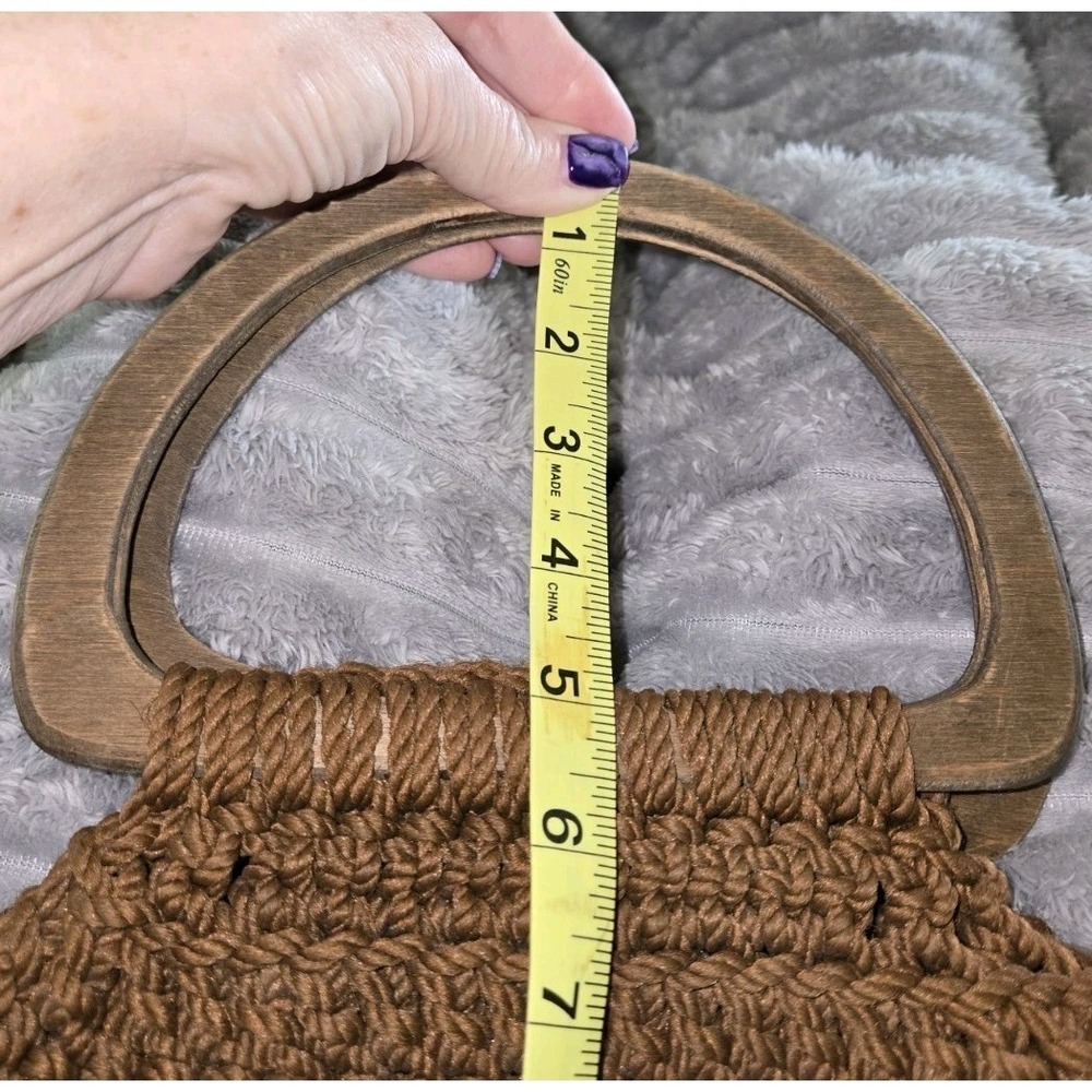 VINTAGE‎ Hand-made Brown Crocheted Macrame Purse Wooden Handles And Beads BOHO - Picture 10 of 10